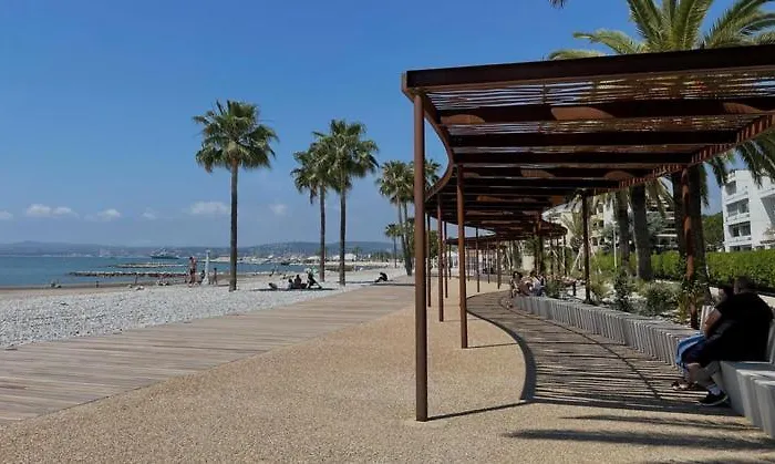 Studio Meuble Front De Mer Proche Aeroport De Nice